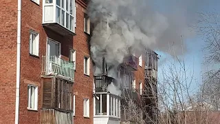 Пожар на балконе 10 марта 2023 года в городе Омске по адресу ул. Петра Ильичёва, д.7