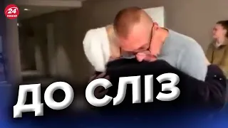 🥺ЗВОРУШЛИВЕ відео! Азовець зустрівся з мамою