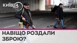 Без масової видачі зброї людям в перші дні війни, ми б втратили Київ, Миколаїв та Одесу - Резніков