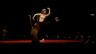 Sylvie Guillem danse le "Bolero" de Maurice Ravel (1875 -1937)