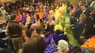 Bill & Gloria Gaither - Only a Look [Live] ft. Lillie Knauls