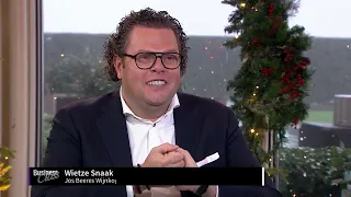 Wietze Snaak prijst zijn kerstwijnen aan bij Harry Mens