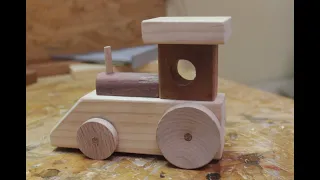 Tren de madera de juguete