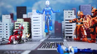 LEGO Ultraman Gaia, Geed, Comos Siêu nhân Geed bị điều khiển đánh đồng đội, Comos xuất hiện giải cứu