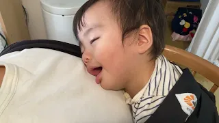 1 y4m boy sleeping with his eyes and mouth half open on his mom’s back