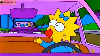 Maggie conduciendo un auto - Los Simpson