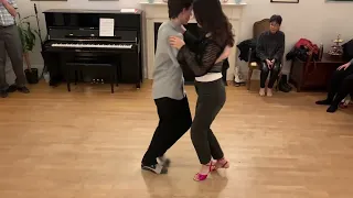 Argentine tango class demo: batidas, turn