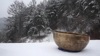 1hour Tibetan singing bowl meditation sound, music in snow nature - healing, chakra, deep sleep,