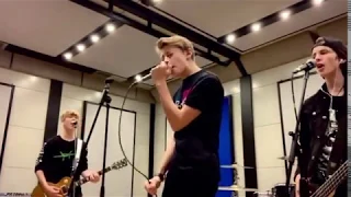 Chapter 13 - Falling In Love (Rehearsal)