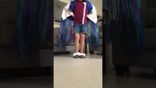 How to fancy shawl dance (children)with feet.