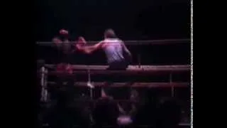 Lance Gibson vs J Mapapanjane 1982.wmv