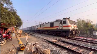 Extremely dangerous chambal Express 130 kmph Furious passing Throughout Railgate