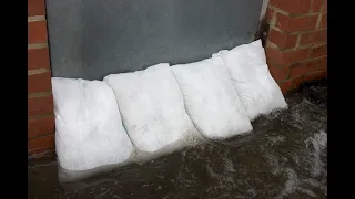 NEW FloodSax Water-Activated Sandless Sandbags