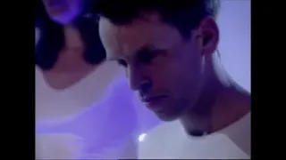 Chicane - Saltwater 'Live' on Top of the Pops 1999 (HQ Version)