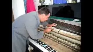 Very tight hammer of an upright piano. How yourself fix it. Ремонт западающего  молоточка пианино.