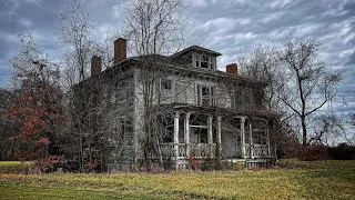 The Abandoned Tulip House Down South in Virginia Left Forgotten Since the 90’s