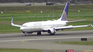 United Boeing 737-800 Landing