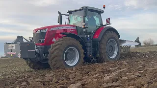 Massey Ferguson 8740S ploughing with Dowdeswell 7 furrow