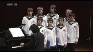 The Vienna Boys Choir - Rossini : La Passeggiata