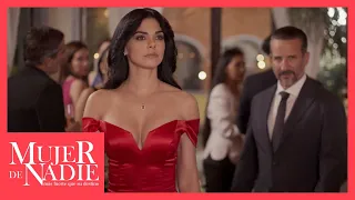 Lucía sorprende con su belleza a Gertrudis y a Heriberto | Mujer de nadie 5/5 | C-35