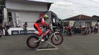 [トライアルバイクショー]野本佳章選手によるバックフリップ‼  Backflip at Motorcycle trial show