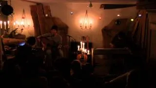 Wes Grierson "Sky falling" live at reusser guitars, Brienz