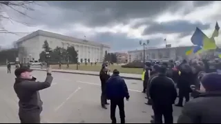 Херсон. Тысячи жителей вышли на митинг с украинскими флагами. 05.03.2022