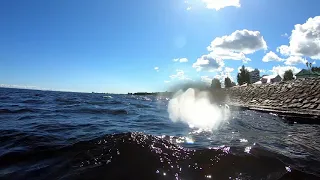 На надувном каяке вдоль набережной Варкауса в Петрозаводске