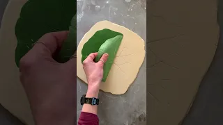 How I create a ceramic dish with a large nasturtium leaf #vuvuceramics #ceramics #art #pottery #leaf