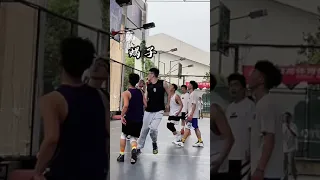 你知道这招是谁的招牌动作吗？#阿琪篮球实验