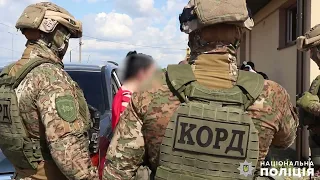 За підозрою у незаконному переправленні чоловіків через кордон поліція затримала місцеву жительку