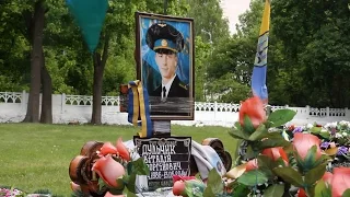 На Житомирщині згадують шістьох військовослужбовців, які загинули в АТО рік тому - Житомир.info