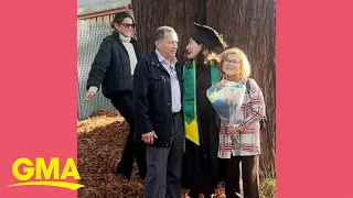 Woman walks into family photo to surprise sister at graduation