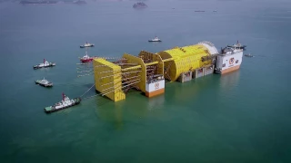Float-on operation world’s largest spar platform Aasta Hansteen, Dockwise Vanguard, South Korea