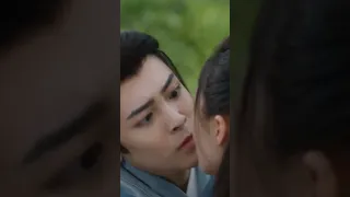 Accidentally kissed!!#shorts   #agirllikeme #我就是这般女子 #houminghao    #guanxiaotong#关晓彤#侯明昊