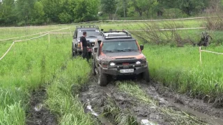 Nissan Patrol & Toyota FJ Cruiser Mad Mud off-road 4x4