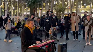 BUSKING IN LONDON | Jingle Bells | 7colourfulmind