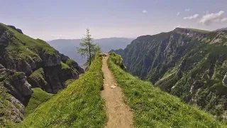 Brâna mare a Caraimanului, traseul de la Cabana Caraiman la Crucea Eroilor, Muntii Bucegi.