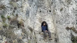 Наскальные башни в горах Кавказа . Труднодоступные места в Чеченской республики Мержо тайпан