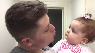 Pai tira a barba e filha chora