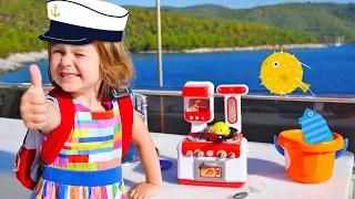 ¡Bianca y Lucky viajan en barco! Vídeos de juguetes para bebés. Como mamá.