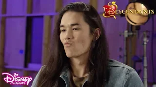 You Laugh You Lose | Descendants 3 🍎 | Disney Arabia