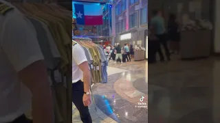 Symphony of the Seas — круизный корабль класса Oasis, принадлежащий компании Royal Caribbean