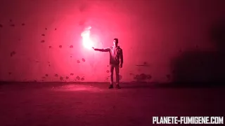 Planete-fumigene.com : Mister Light 2 Rouge - Torche/Feu à Main Rouge -