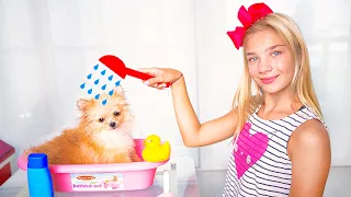 Maggie bathes puppy Shanti and helps mommy