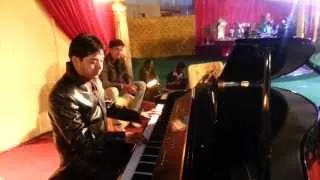 Best grand piano performance of Gore gore o baanke chore...