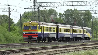 Электропоезд ЭР2Т-2207/7113 на ст. Саласпилс / ER2T-2207/7113 EMU at Salaspils station