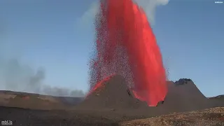 HUGE lava fountain, 300-400meters - Biggest so far? - Highlights!