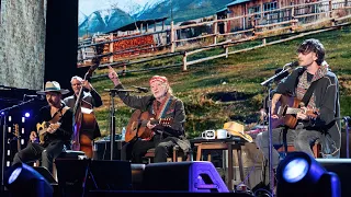 Willie Nelson - Roll Me Up and Smoke Me When I Die (Live at Farm Aid 2022)