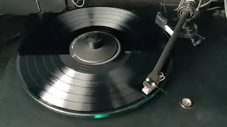 Music Hall MMF-5 Turntable in action